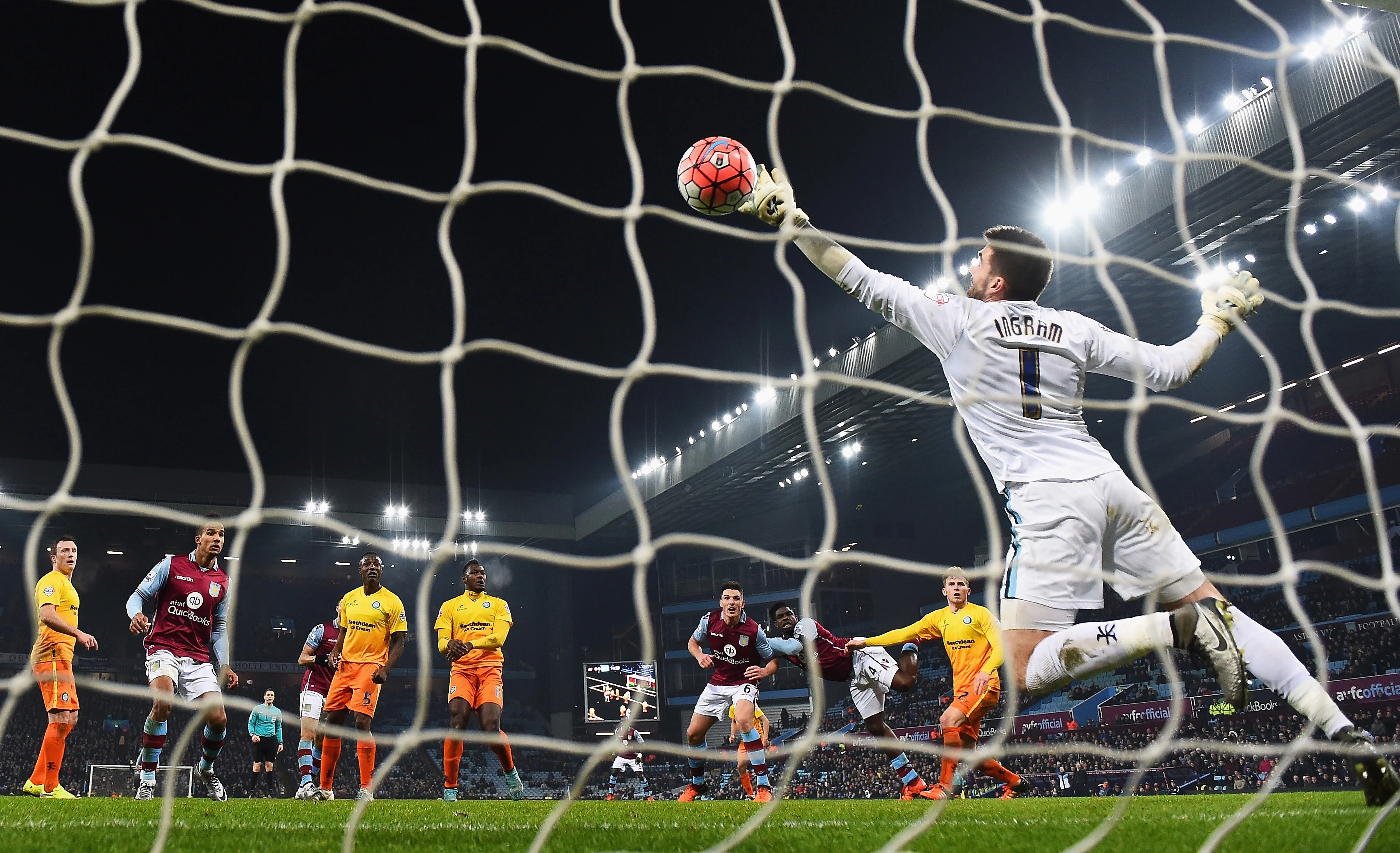 Кларк виводить вілланів уперед / Фото Getty Images