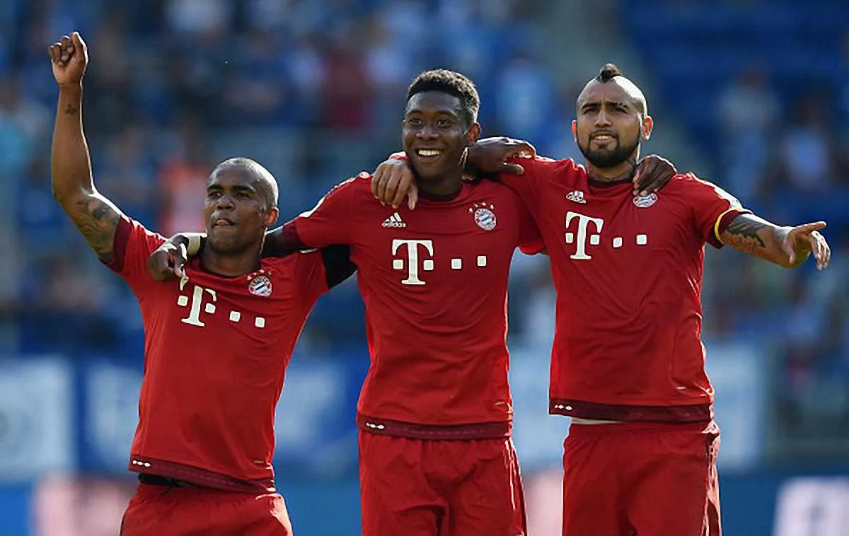 Дуглас Коста и Артуро Видаль поспособствовали трансферному рекорду