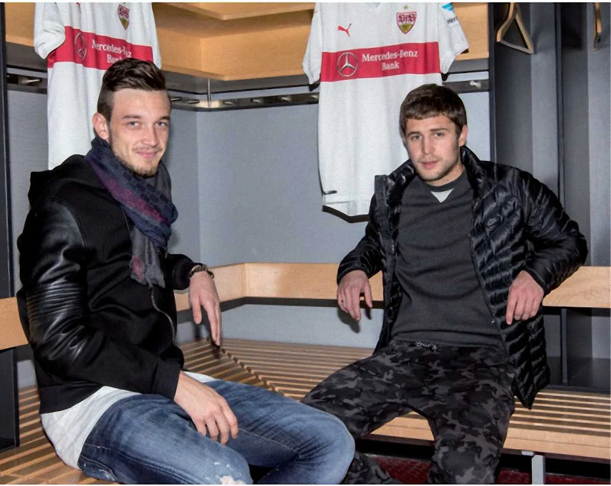 Борис Тащи та Артем Кравець / Фото з програми до матчу "Штутгарт" - "Гамбург"