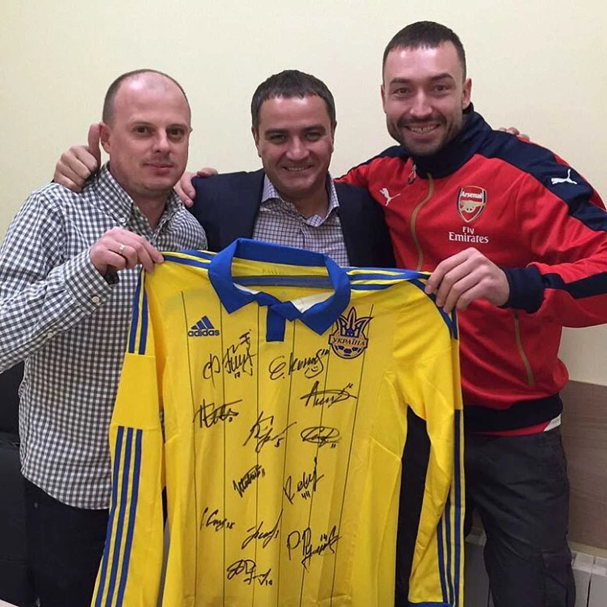 Андрей Павелко в центре / фото Instagram Виктора Вацко