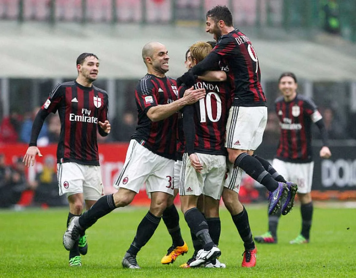 "Россонері" святкують гол Хонди / Getty Images