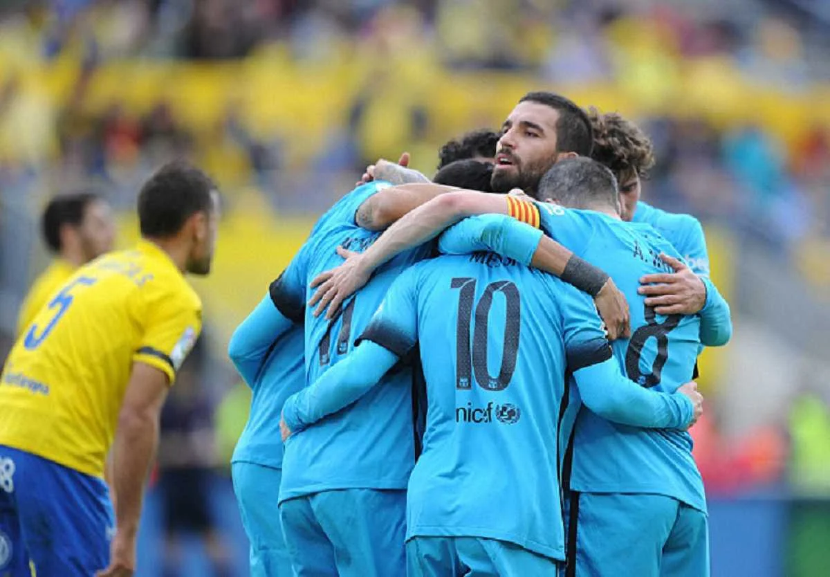 Каталонцы празднуют гол / getty images