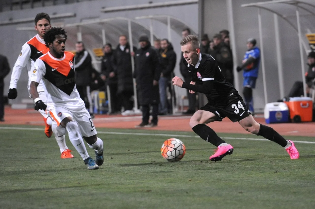 Иван Петряк против "Шахтера" / фото ФК Заря