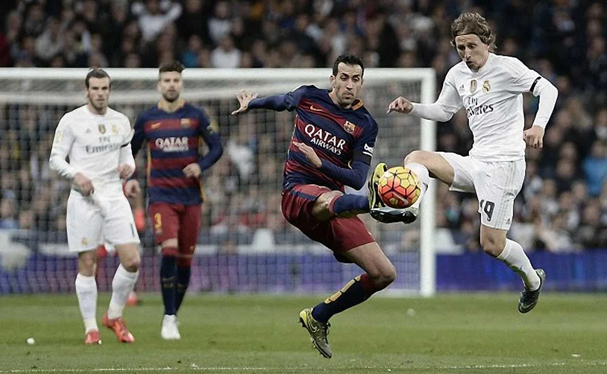 Бускетс против Модрича / Getty Images