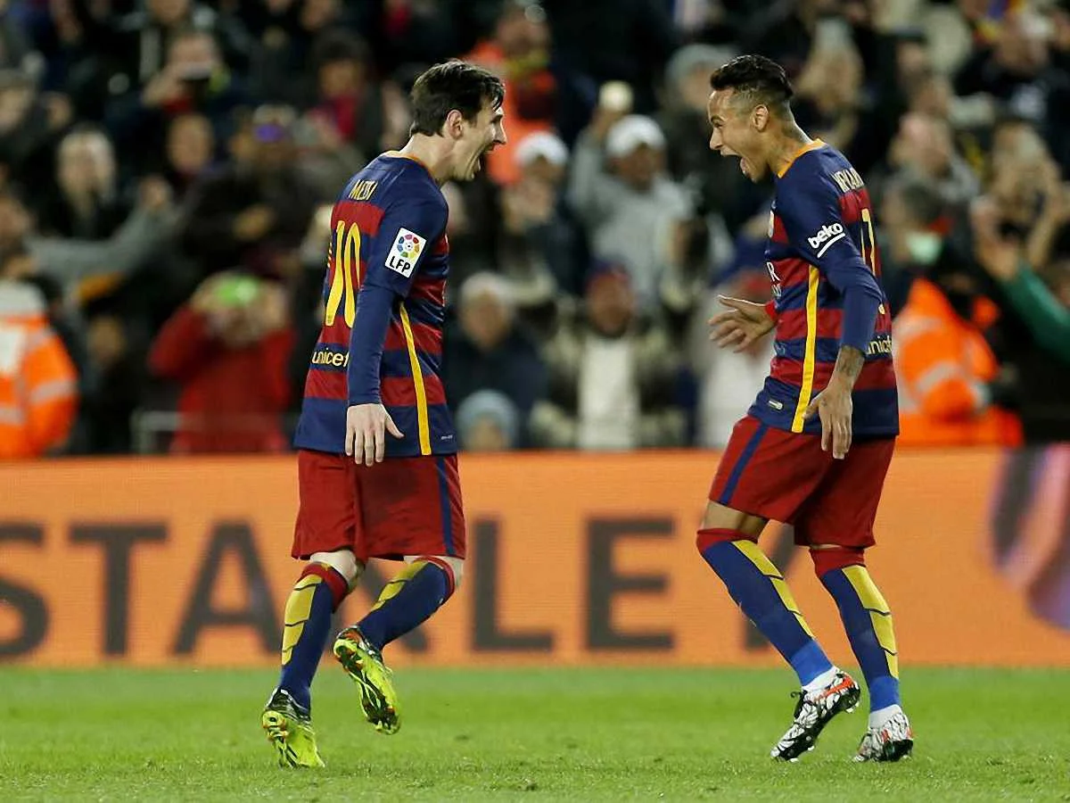 Месси и Неймар празднуют гол / getty images