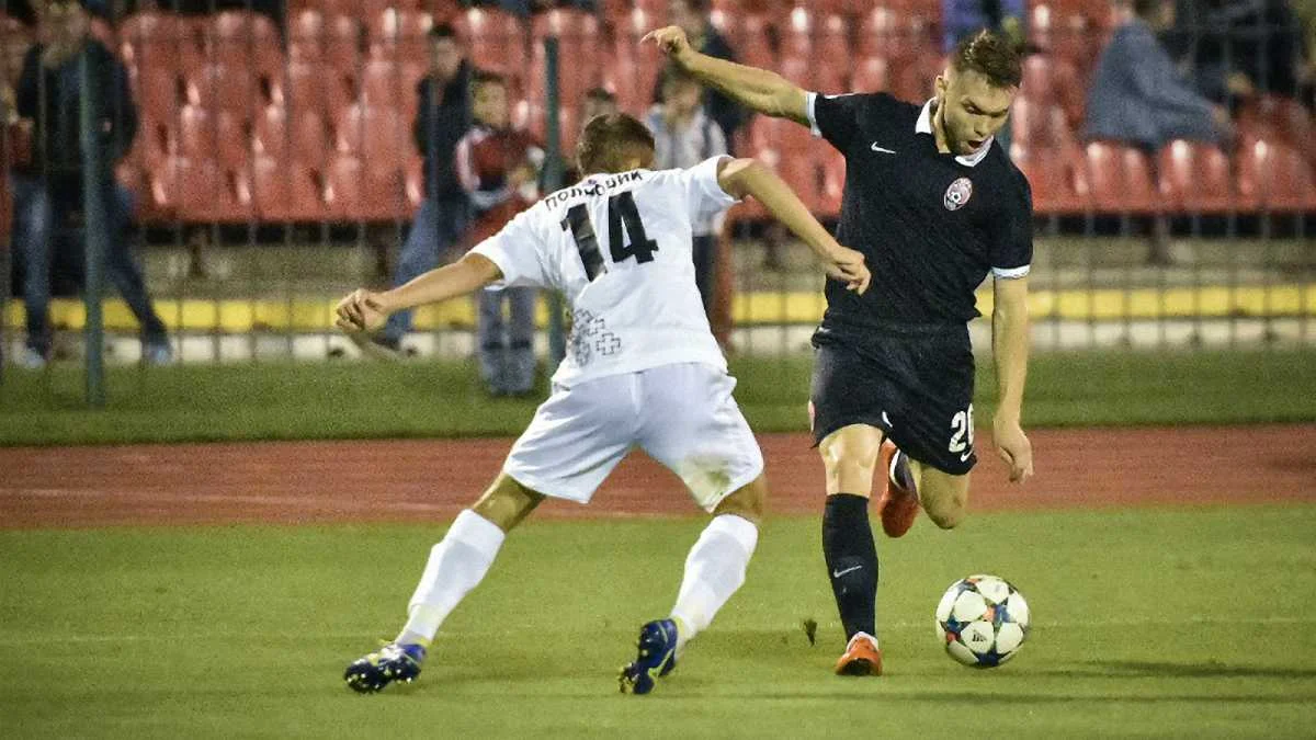 Полевой против Караваева / фото ФК Заря