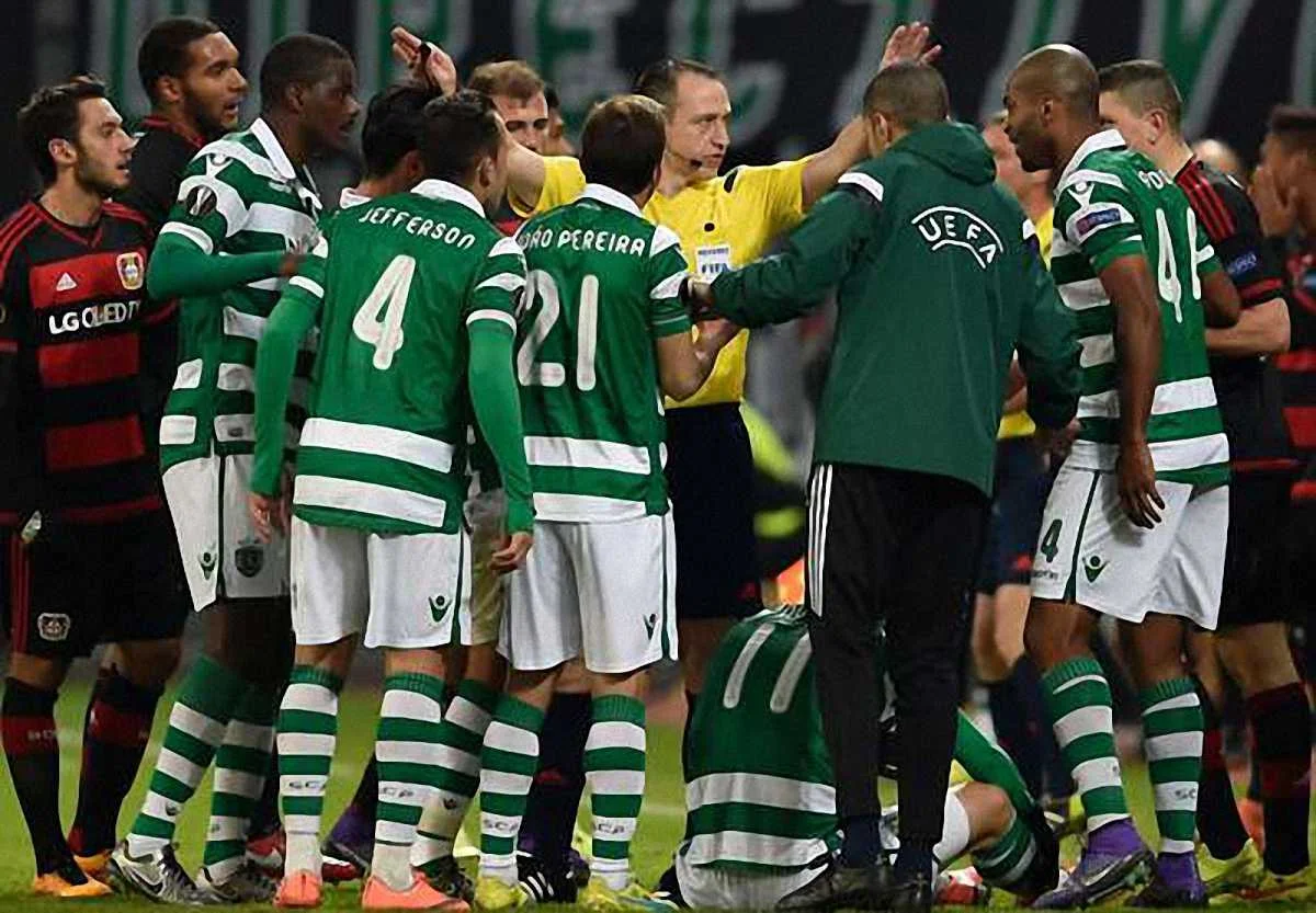 Тиск на арбітра буде каратись УЄФА