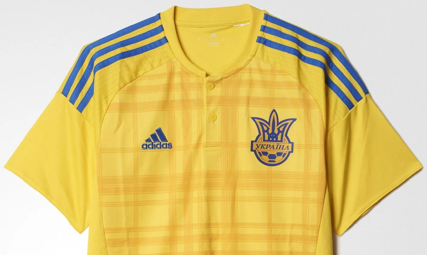 Фірмова форма: дорого і сердито!