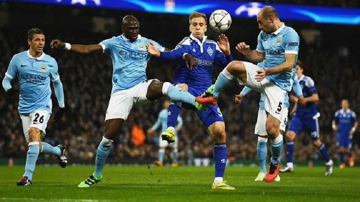 Лукаш Теодорчик надійно прикритий / УЄФА