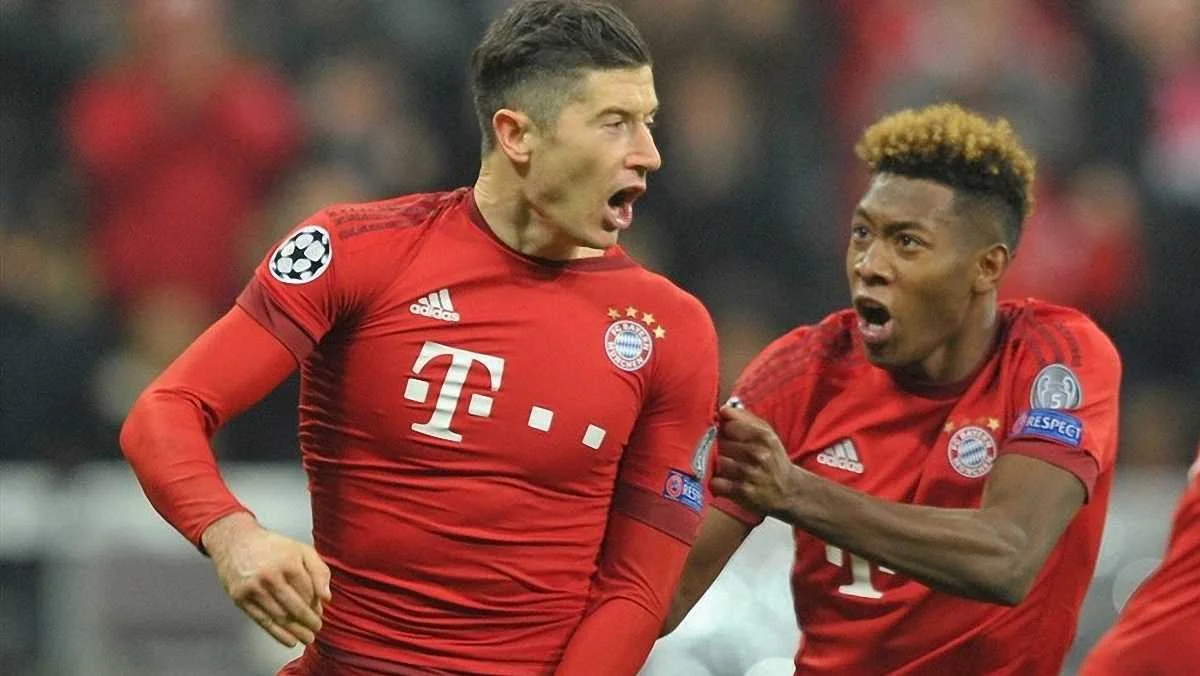 Лєвандовскі забиває перший м'яч "Баварії" і дарує надію команді / Getty Images