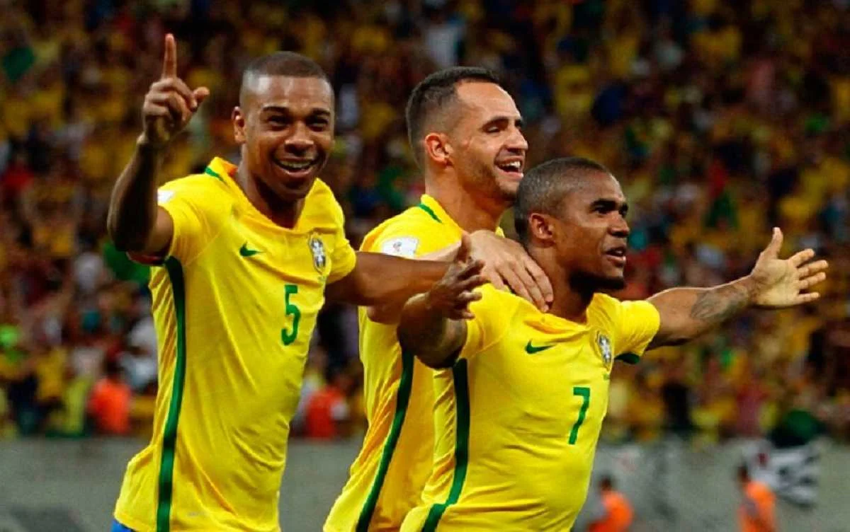 Фернаньдиньо и Коста уже освоились в сборной Бразилии / Getty Images