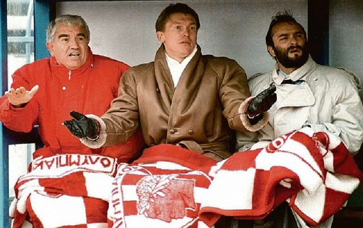 Тут Олег Блохін ще очолює "Олімпіакос"