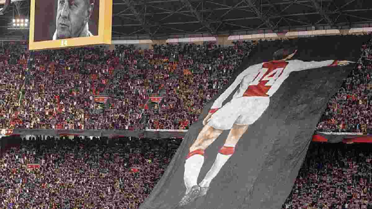 Фанаты "Аякса" устроили фантастический перформанс в память о Кройфе