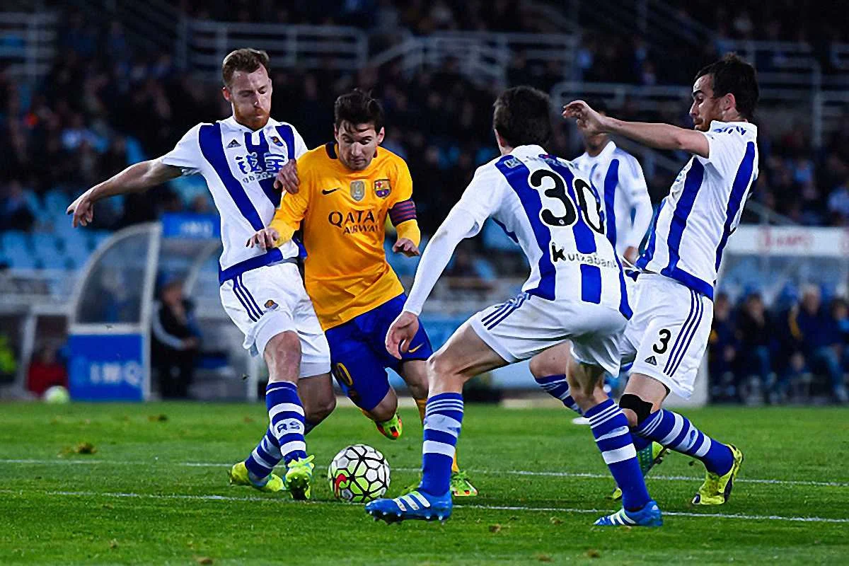 Мессі в оточенні суперників // Getty Images