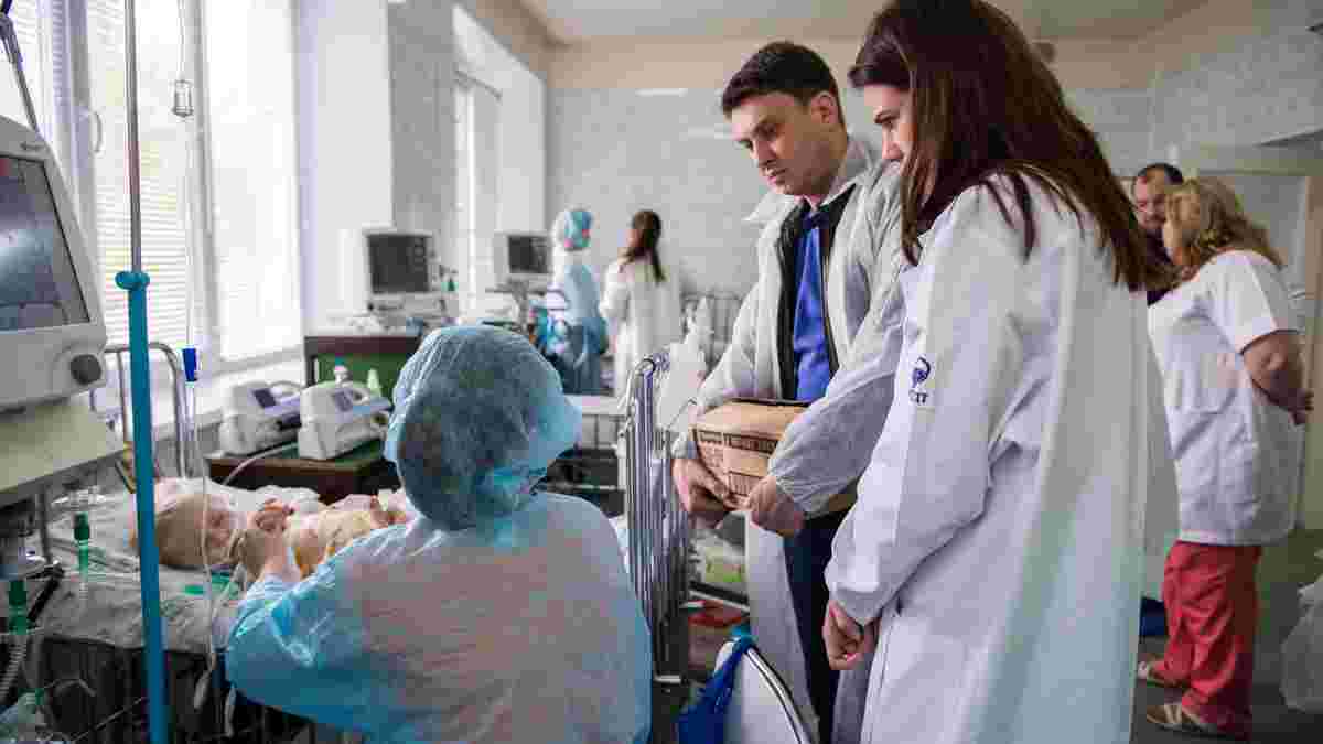 Лобода и Цыганык собирают средства на компрессор для аппарата искусственного дыхания для больницы "ОХМАТДЕТ"
