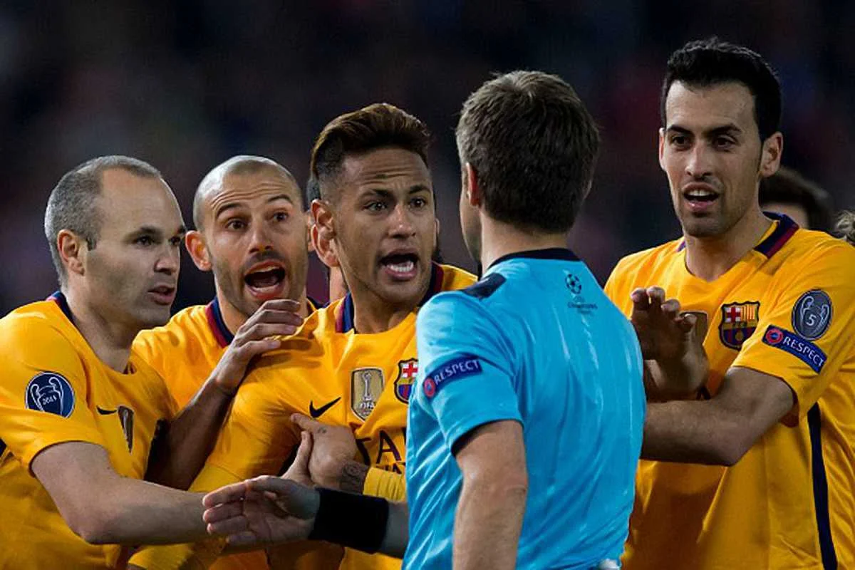 Каталонці наполягають на призначенні пенальті / Getty Images