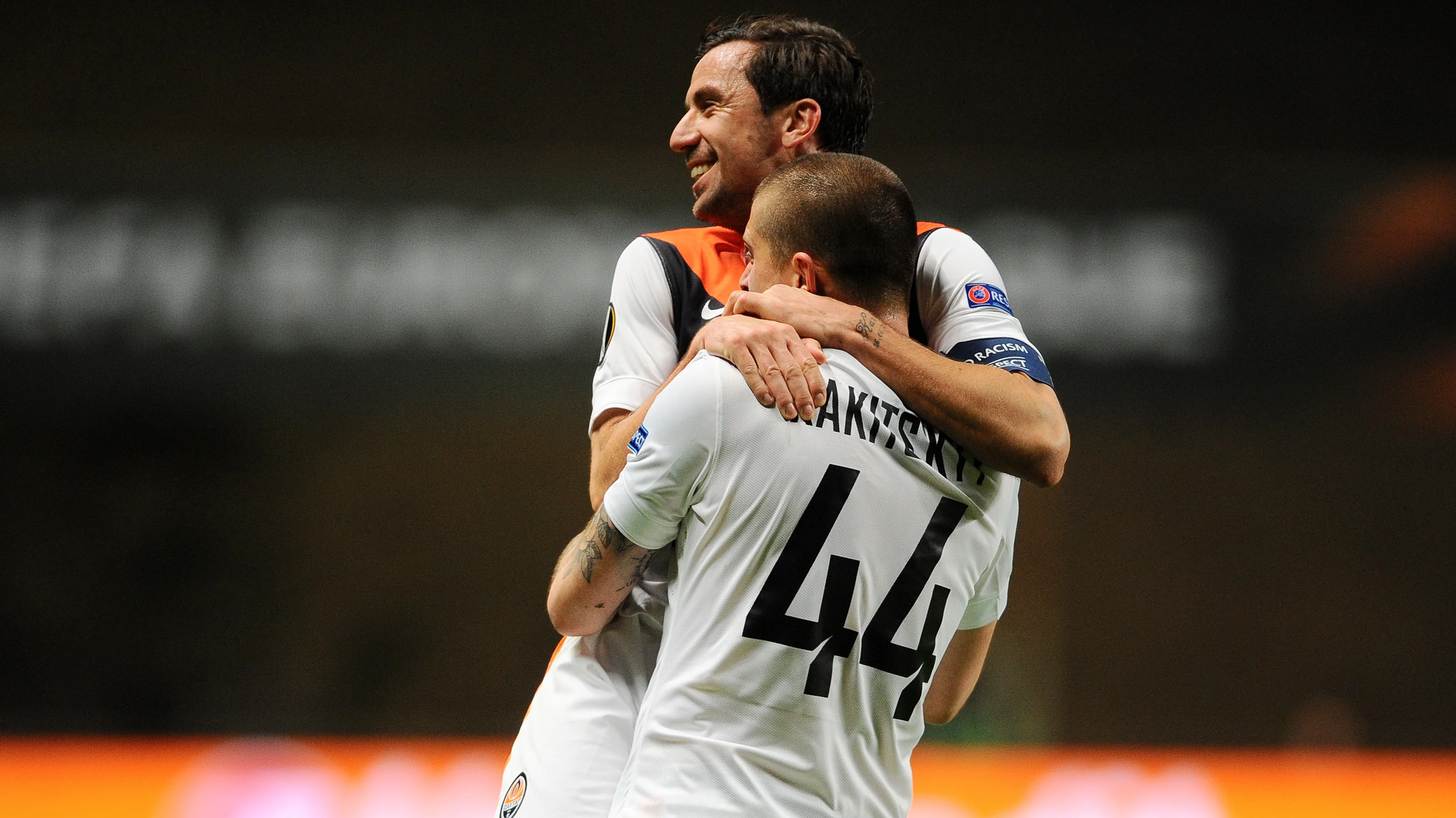 Партнеры по команде имеют возможность поздравить капитана / Getty Images