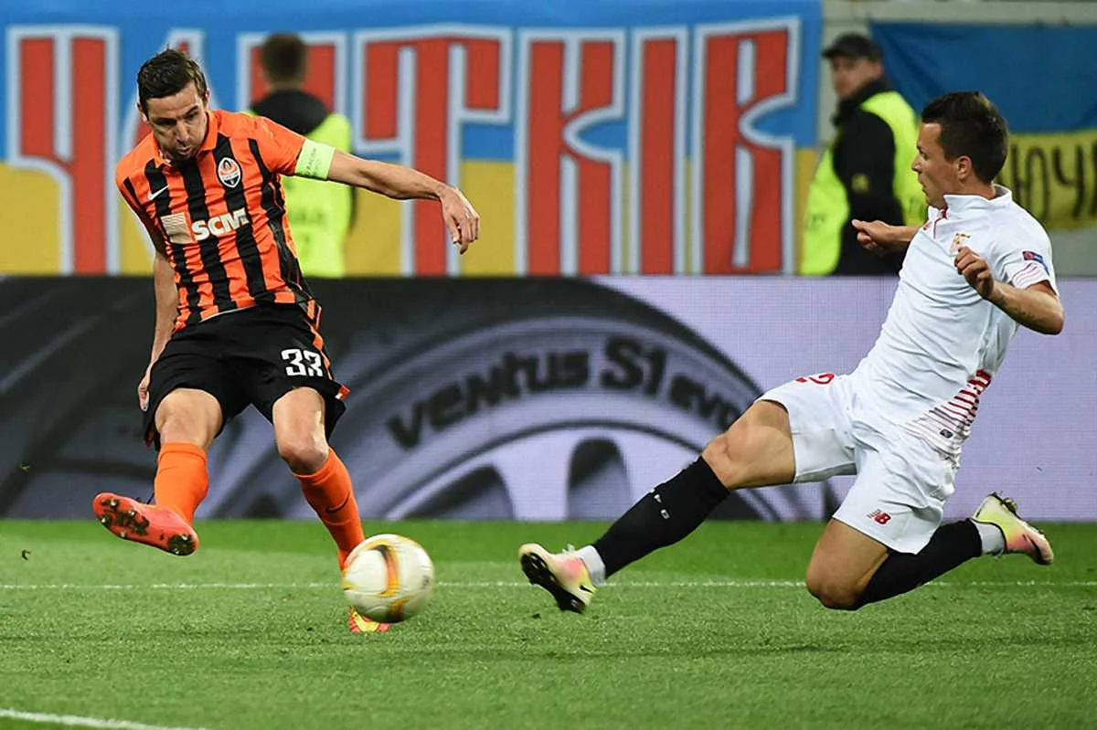 Дарио Срна против Евгения Коноплянки / ФК Шахтер