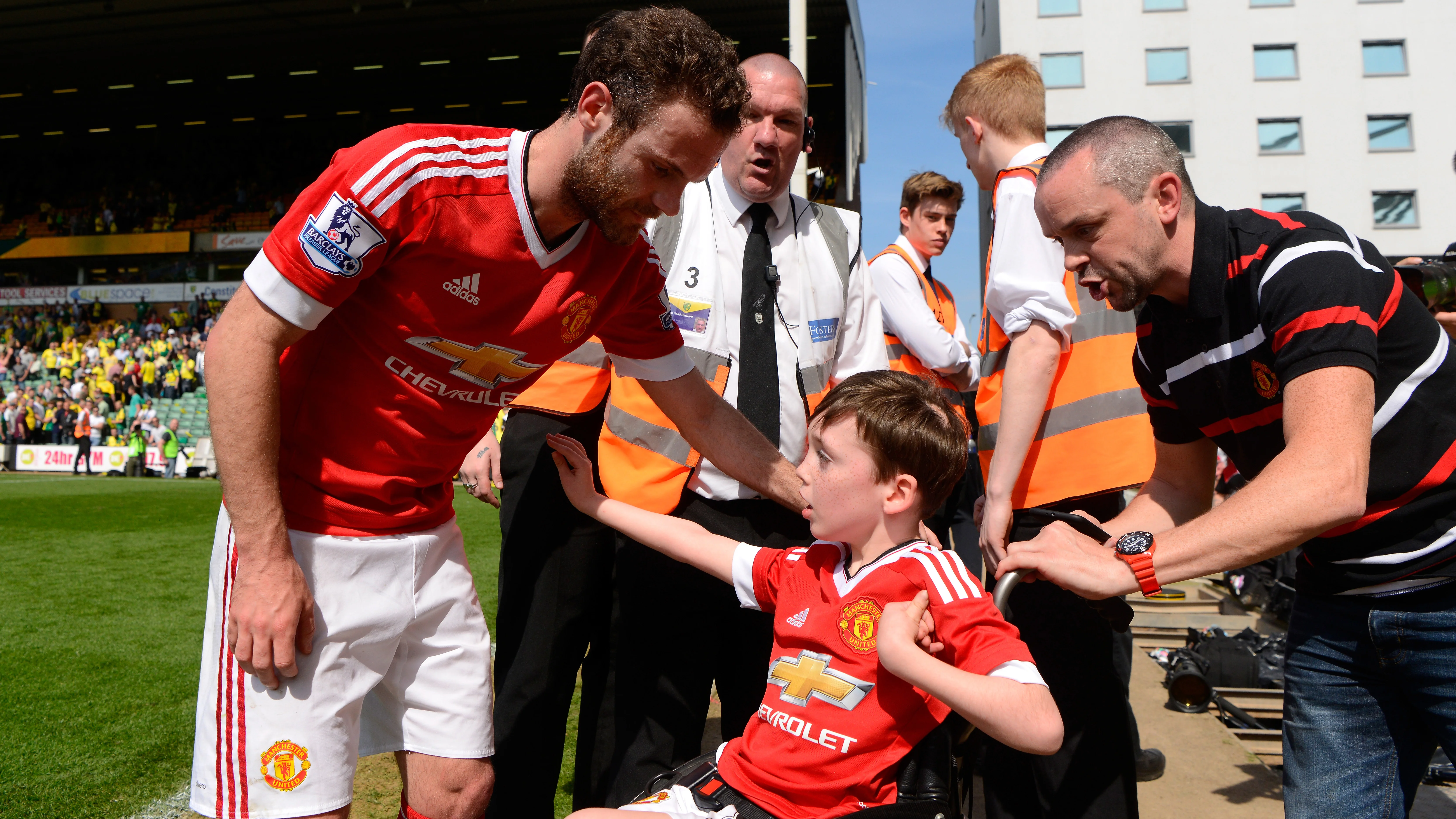 Хуан Мата з юним фаном / Getty Images
