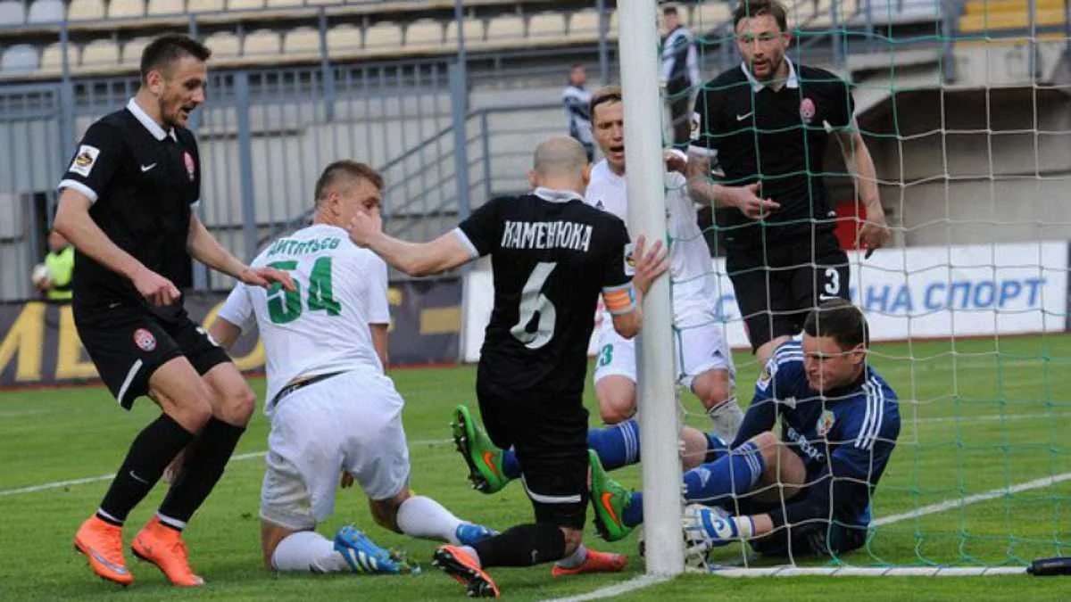 Дмитрий Непогодов спасает ворота / фото ФК Заря