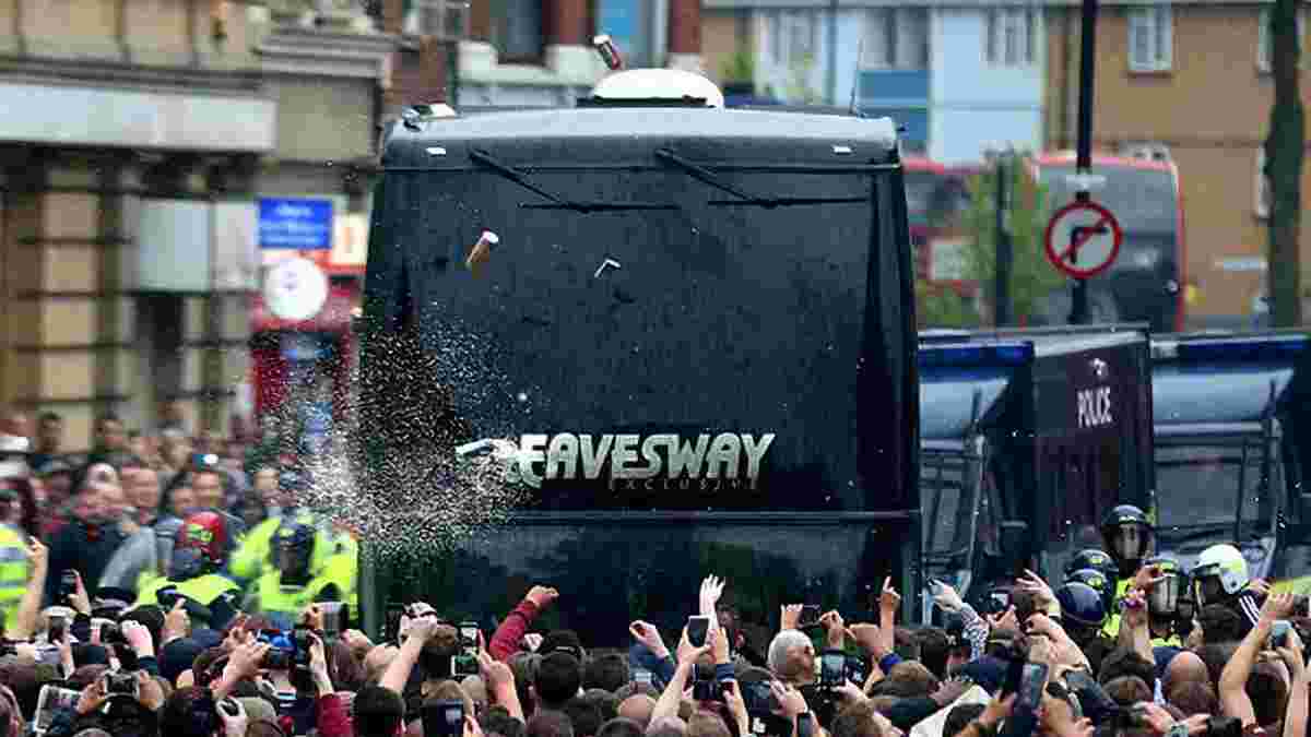 "Вест Хэм" пожизненно запретит фанатам, атаковавшим автобус МЮ, посещать матчи команды