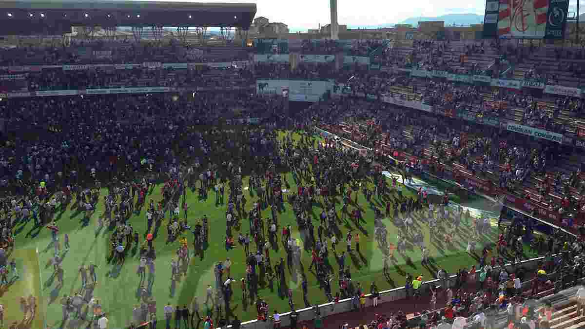Як вболівальники зіпсували святкування чемпіонства "Барселони"