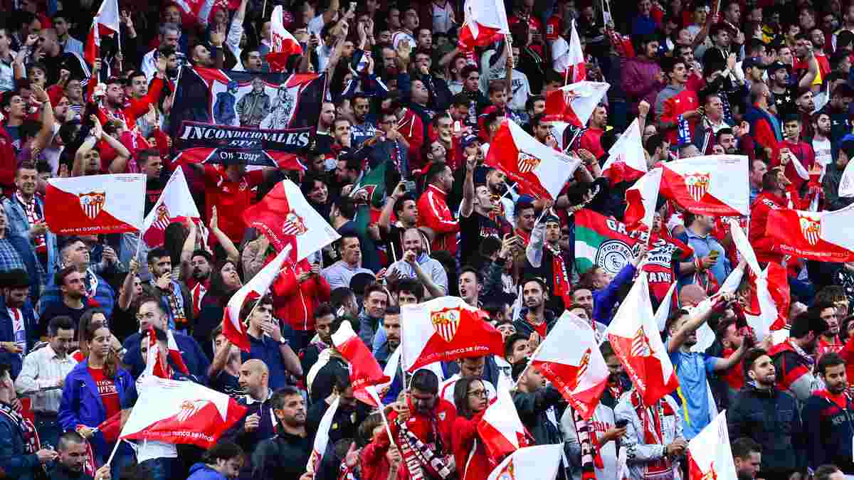 Фанати "Севільї" зворушили мережу виконанням клубного гімну перед фіналом Ліги Європи