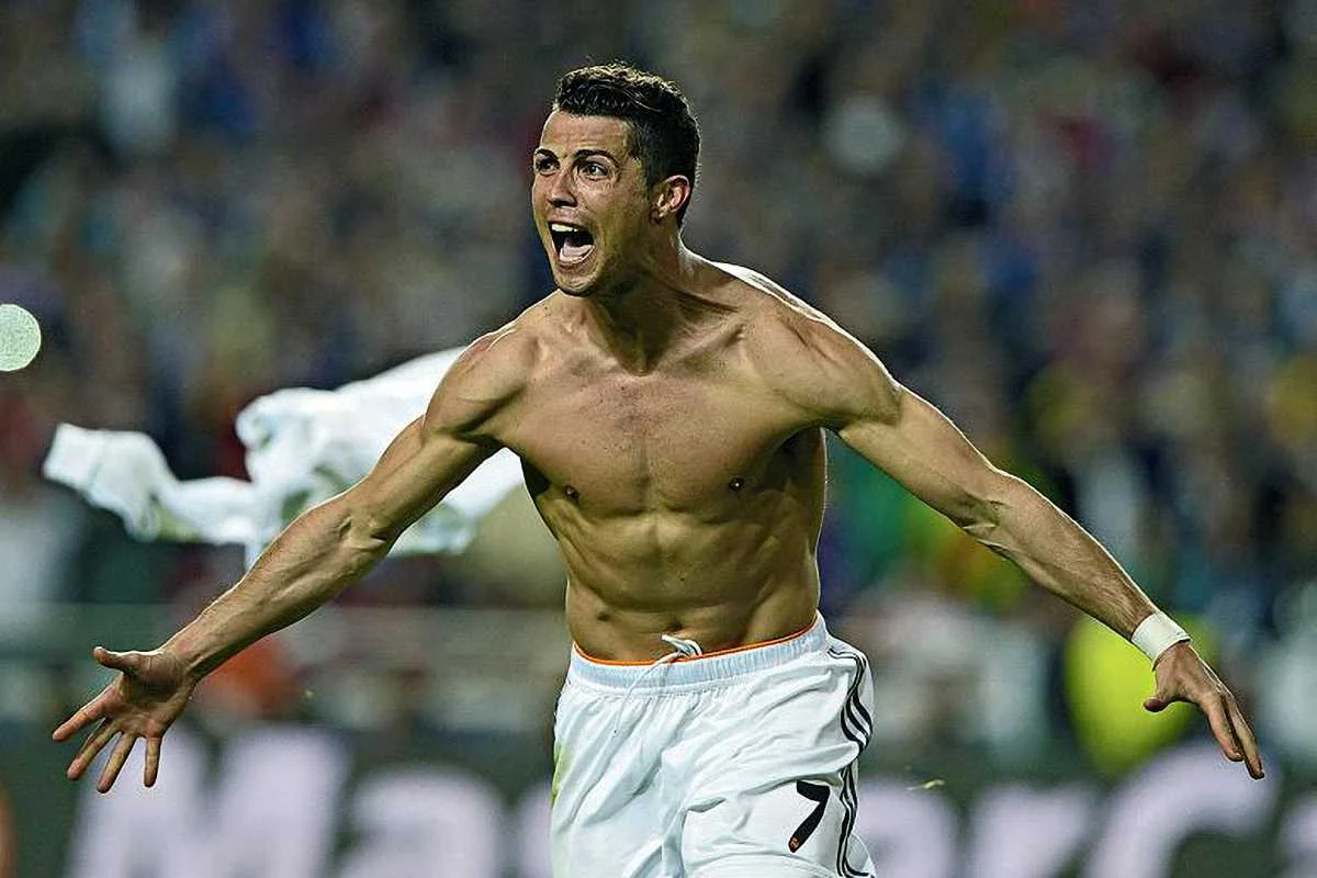 Роналду празднует триумф в Лиге чемпионов / getty images