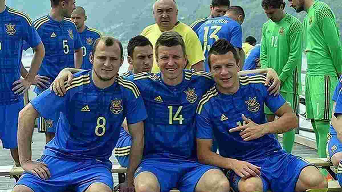 Капитаны команд Футбольной лиги участников АТО передали флаг и пожелания сборной Украины