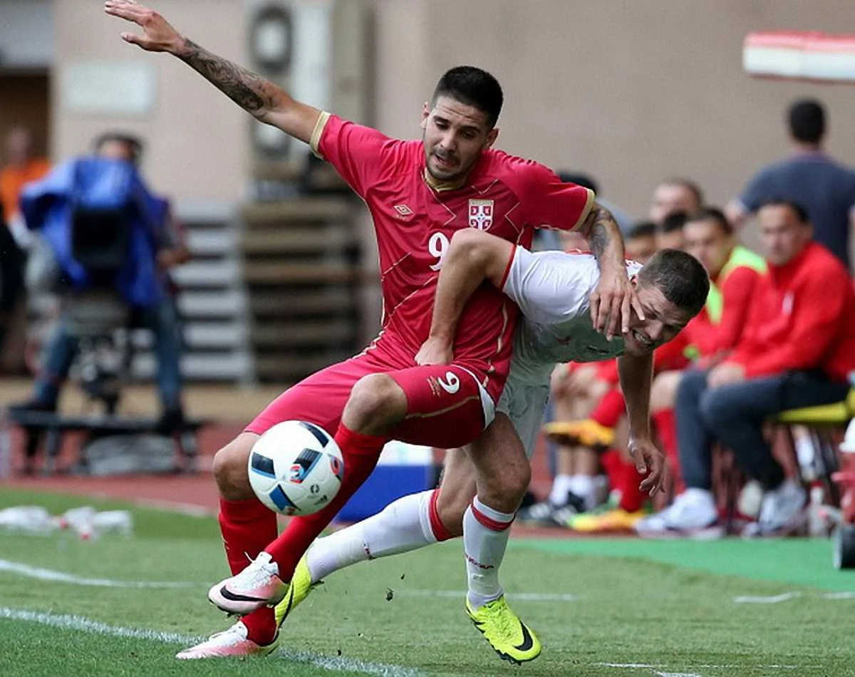 Мітровіч притиснув Денісова / фото Getty Images