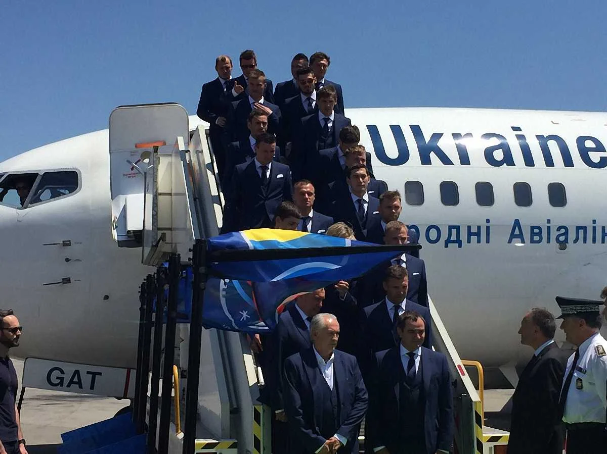 Сборная Украины во Франции / соцсети
