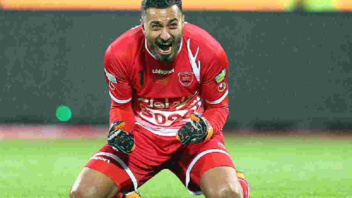 В Иране футболиста дисквалифицировали на полгода за желтые штаны