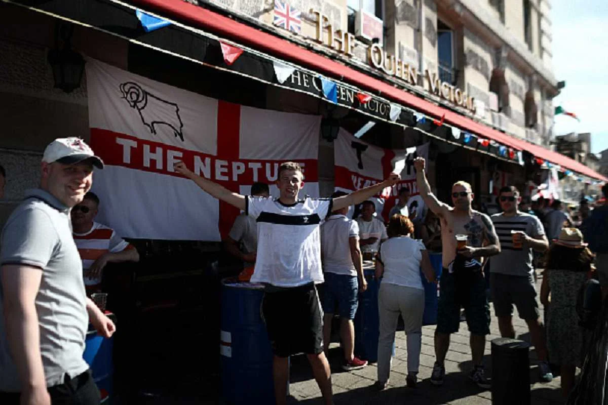Английские болельщики в Марселе / getty images