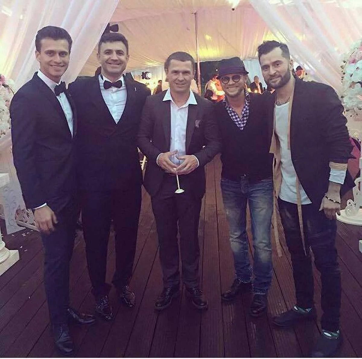 Сергій Ребров у компанії гостей та російської зірки Іраклія (крайній праворуч) / фото з соцмереж