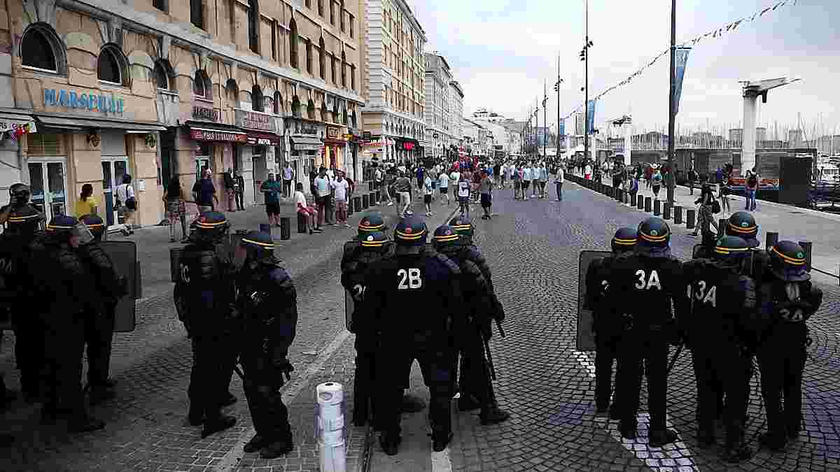 1000 полицейских будет обеспечивать порядок в Марселе во время матча Англия - Россия