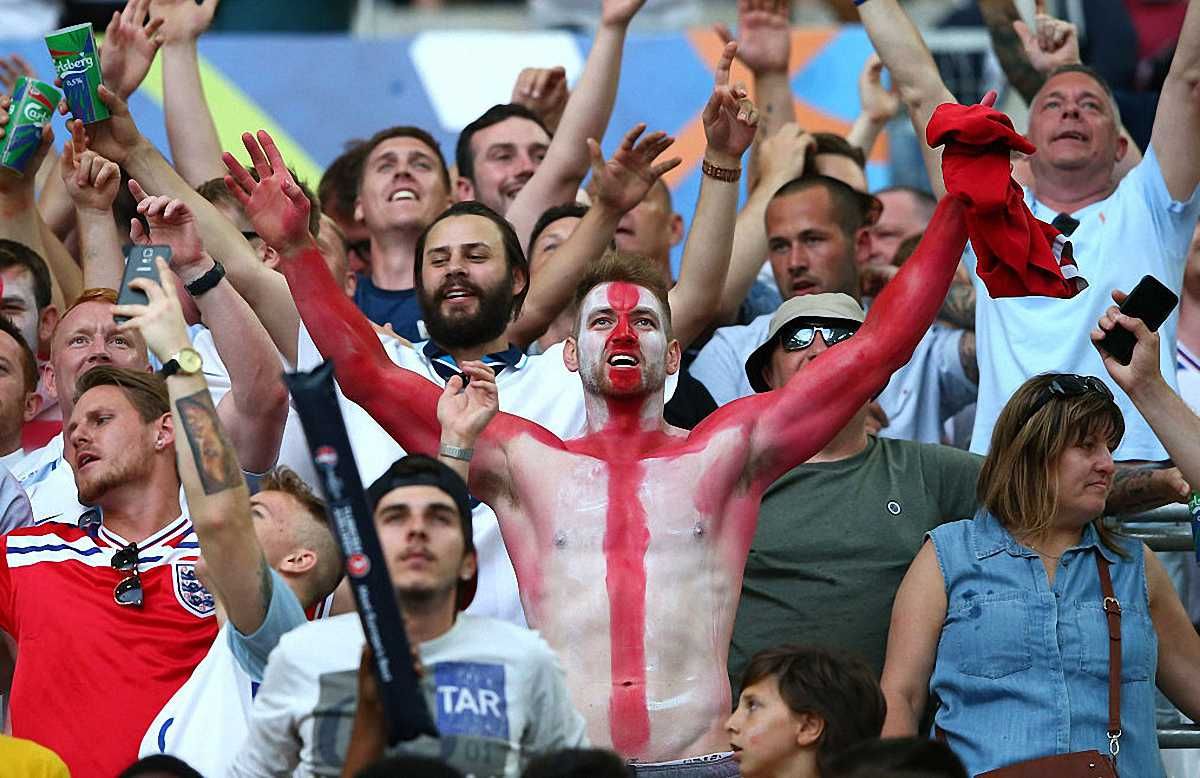 Английские фанаты / Getty Images