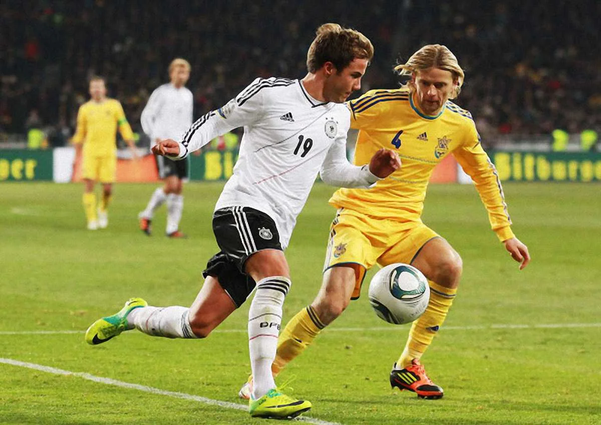 Марио Гётце и Анатолий Тимощук / Getty images