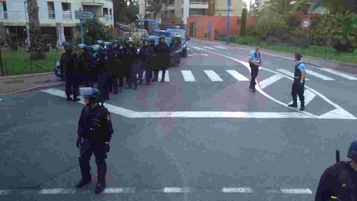 Французький спецназ затримав автобус з фанатами Росії для депортації з країни
