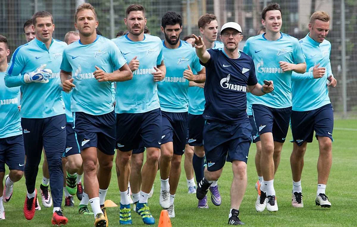 Николини с новыми подопечными / фото ФК "Зенит"