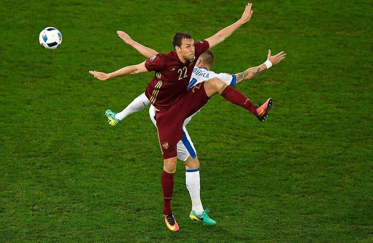 Дзюба не надихає жабу / фото із соцмереж