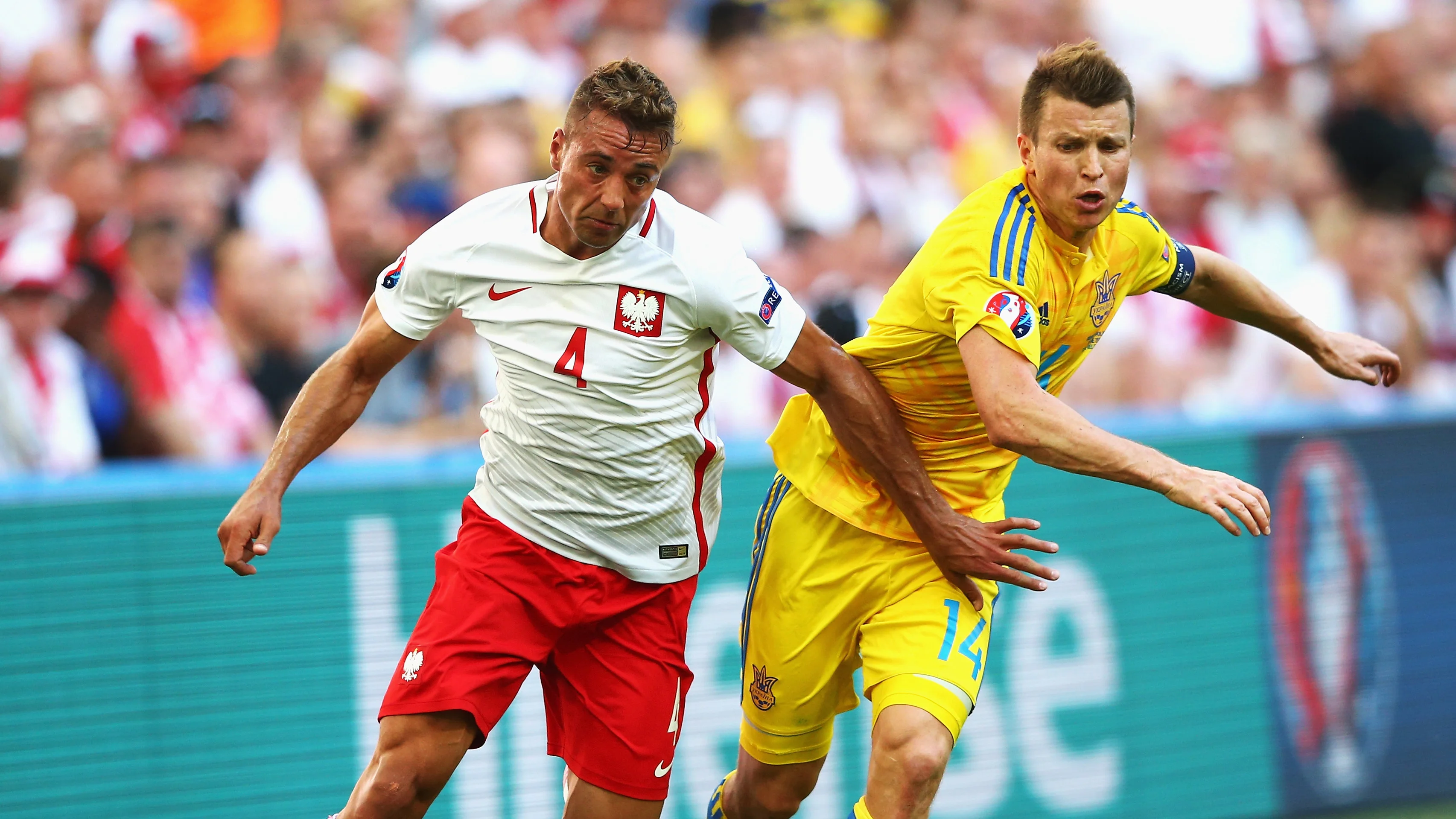 Усилия Ротаня не спасли сборную Украины от очередного поражения / Getty Images