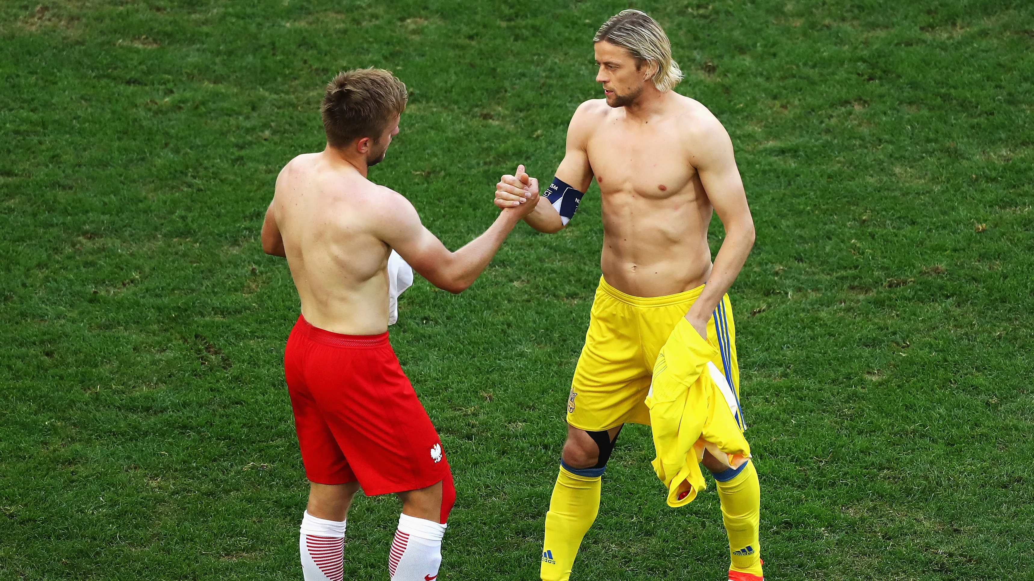 Тимощук обмінюється футболками з Блащиковскі / Getty Images