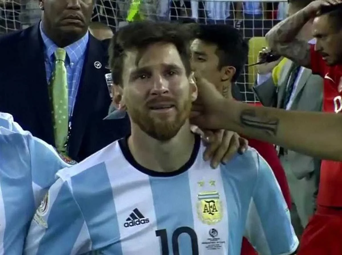 Мессі в сльозах