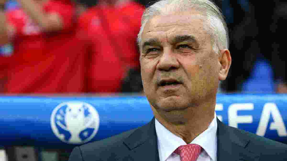 Сборная Румынии попрощалась с главным тренером