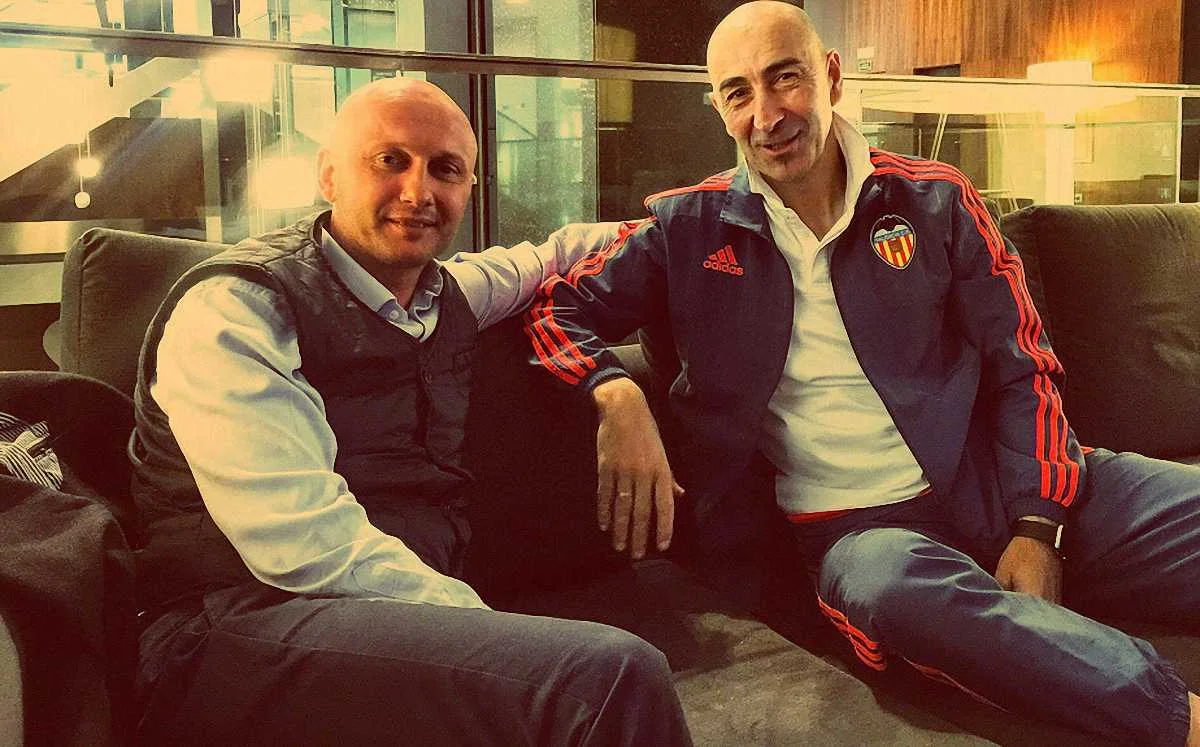 Олег Смалійчук (ліворуч) із головним тренером "Валенсії" Пако Айєстараном / Facebook