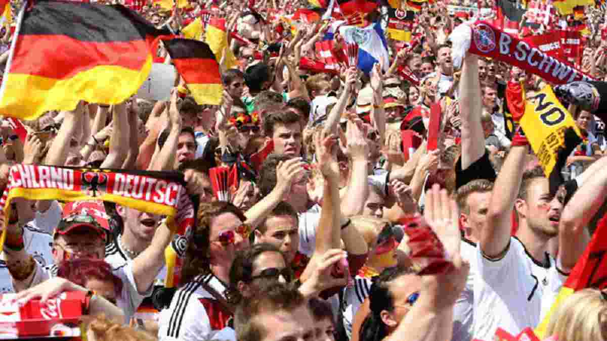 Вболівальники збірної Німеччини влаштували масштабний перфоманс перед матчем з Італією