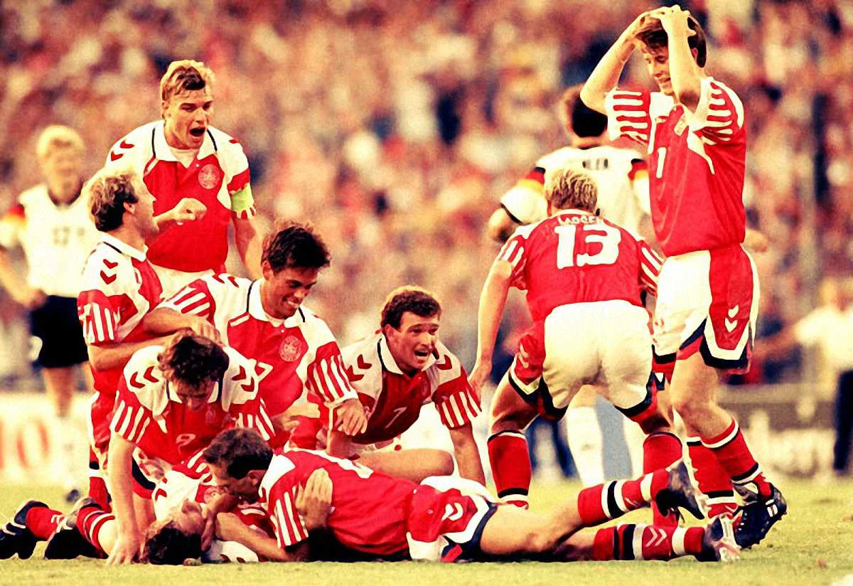 Збірна Данії святкує чемпіонство / Getty images