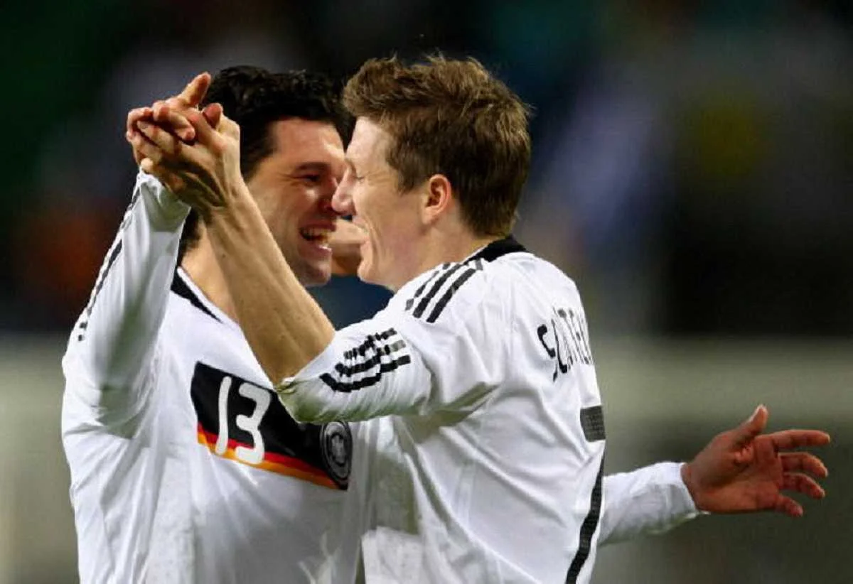 Міхаель Баллак та Бастіан Швайнштайгер за часів спільних виступів у "Бундестімі" / Getty images