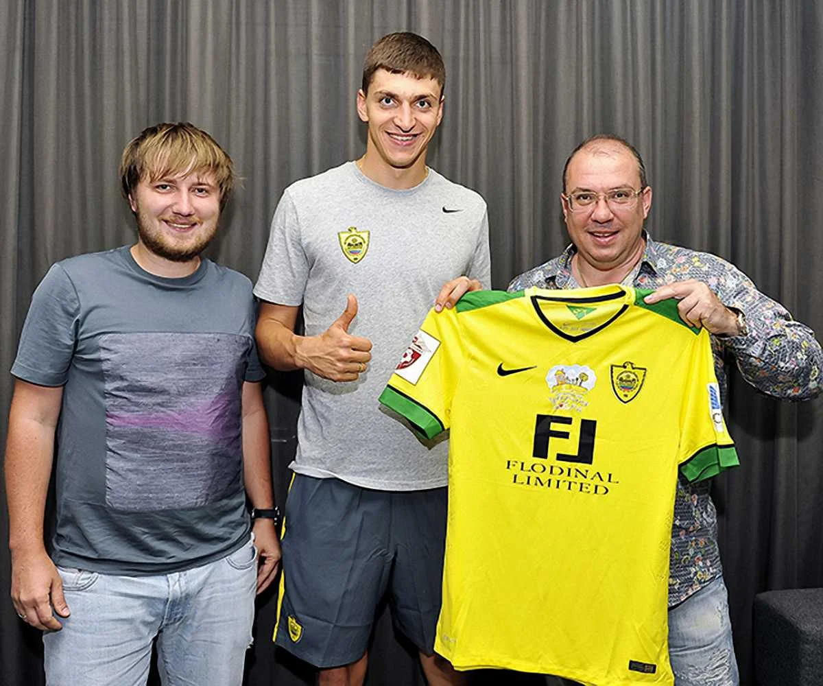 Будківський на презентації / фото ФК "Анжи"