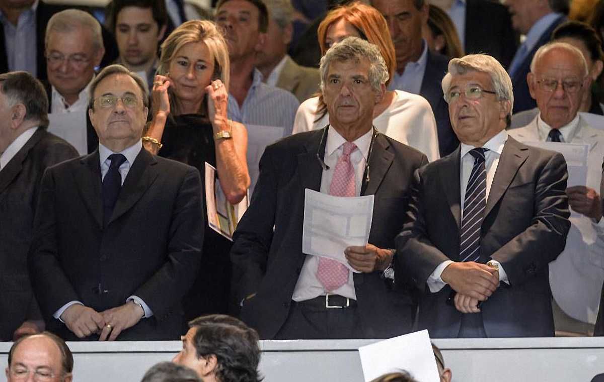 Президент Вильяр (в центре) не помог Пересу и Серезо / Marca